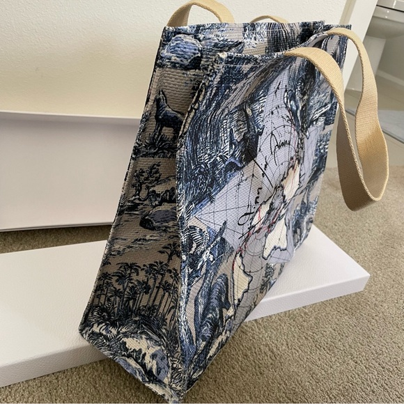 Dior Around the World Straw Tote - Picture 4 of 6